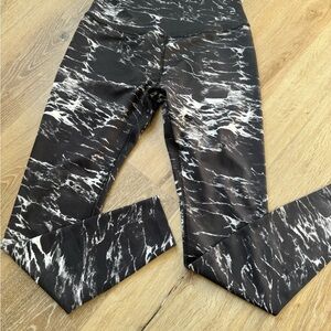 Beyond Yoga Black and White Swirl Leggings